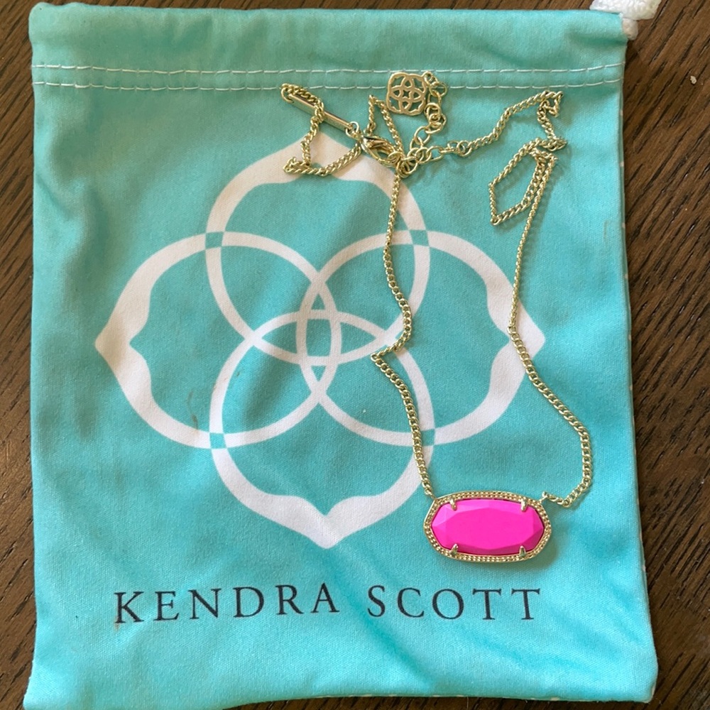 Kendra Scott necklace